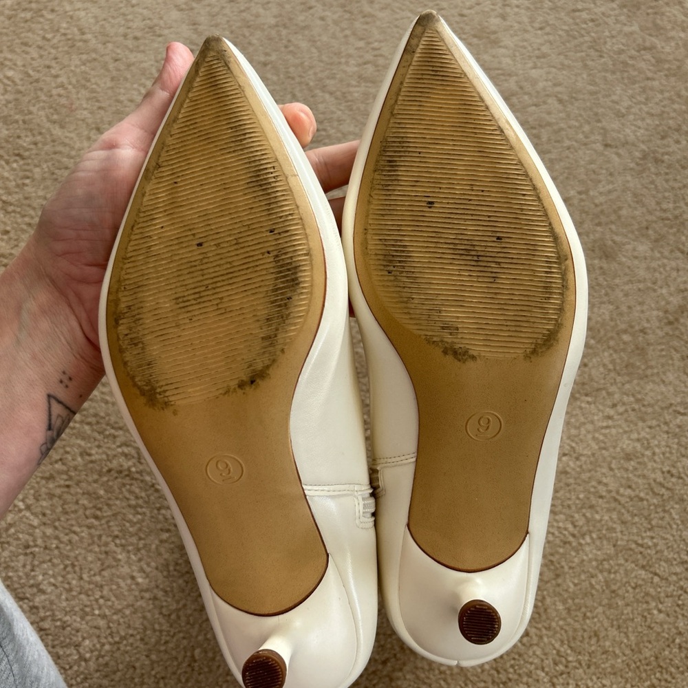 Elegant White Ankle Boots - Picture 4 of 4